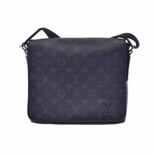 Louis Vuitton District PM